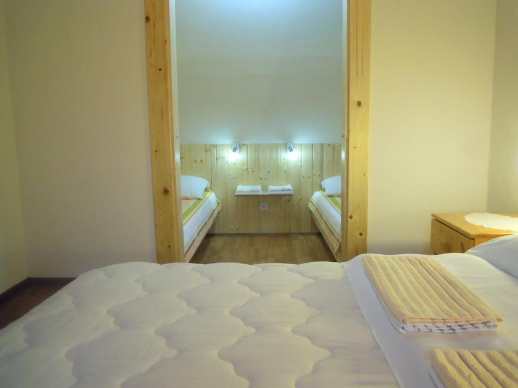Wooden House Nela Near Plitvice Lakes Smoljanac Habitación foto